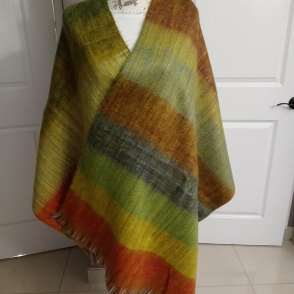 Artisanal Alpaca blend Shawl multicolor handmade in Ecuador,assortment of Colors - Picture 9 of 16